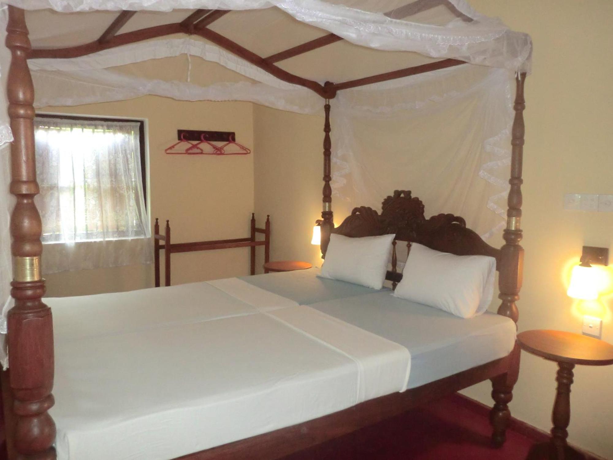 Top Of The Hill Guesthouse Велигама Экстерьер фото