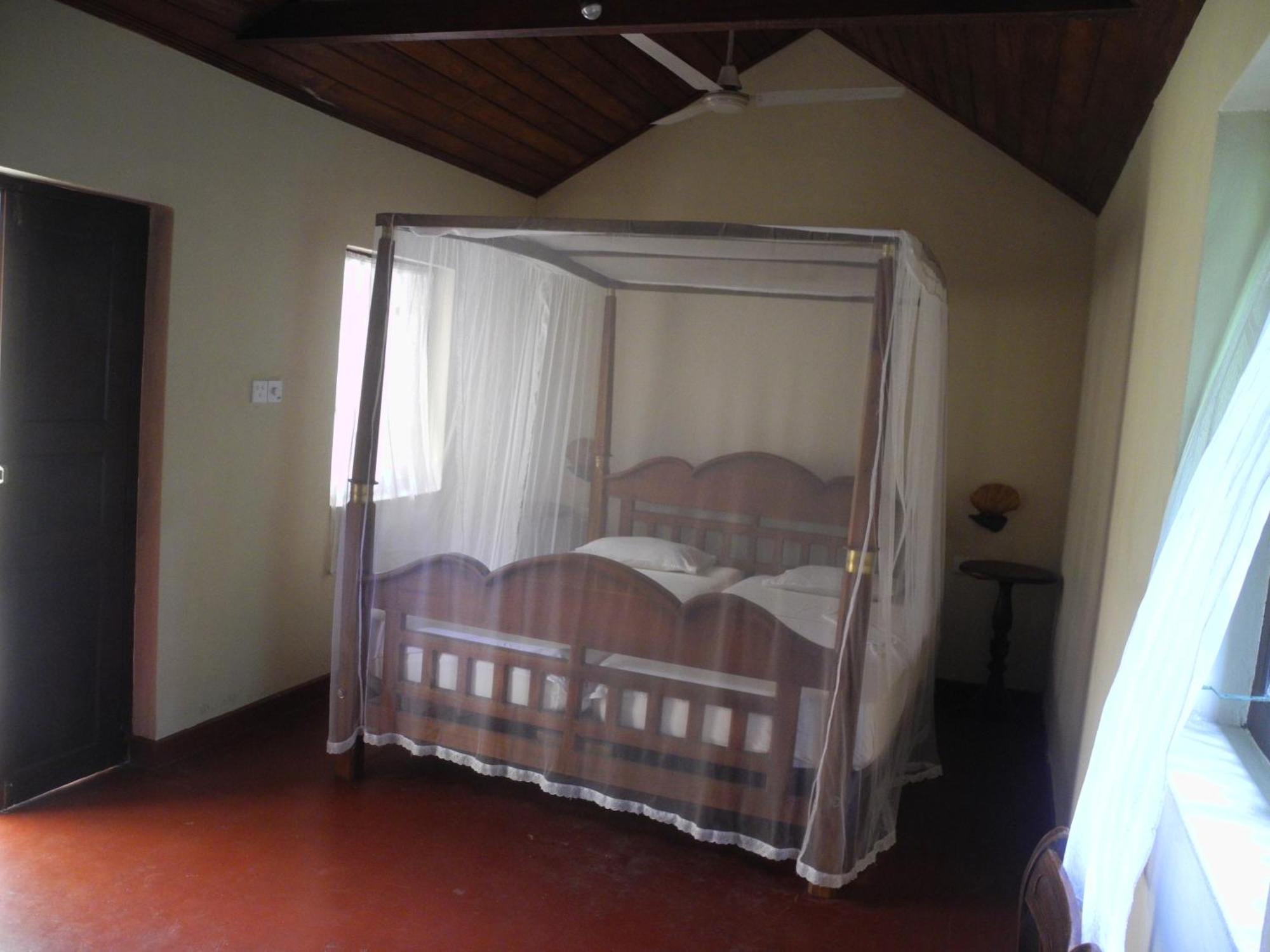 Top Of The Hill Guesthouse Велигама Экстерьер фото
