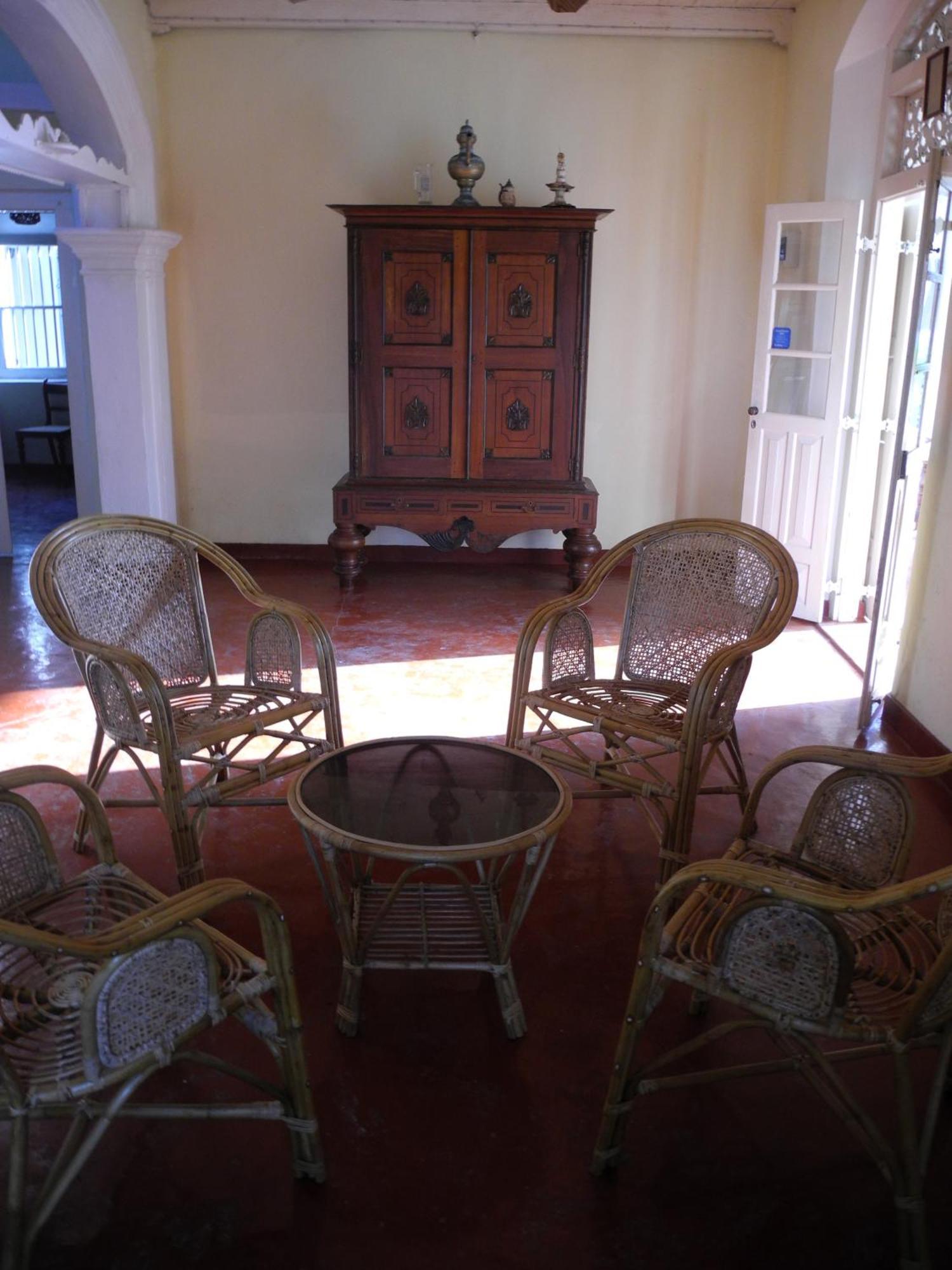 Top Of The Hill Guesthouse Велигама Экстерьер фото