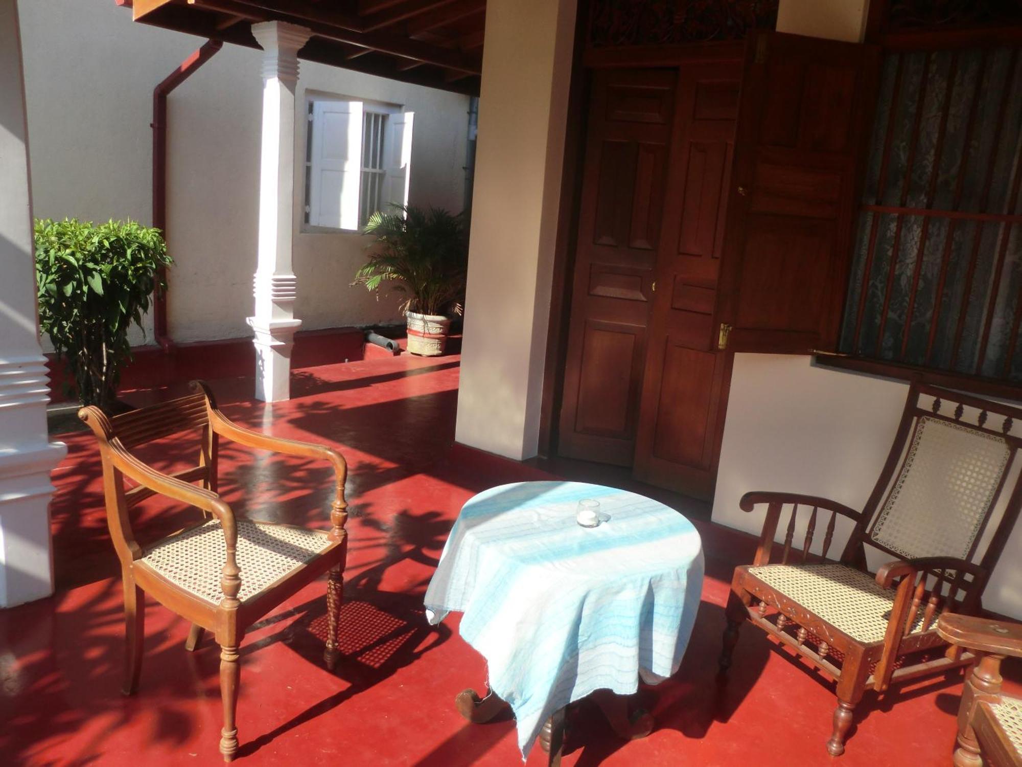 Top Of The Hill Guesthouse Велигама Экстерьер фото