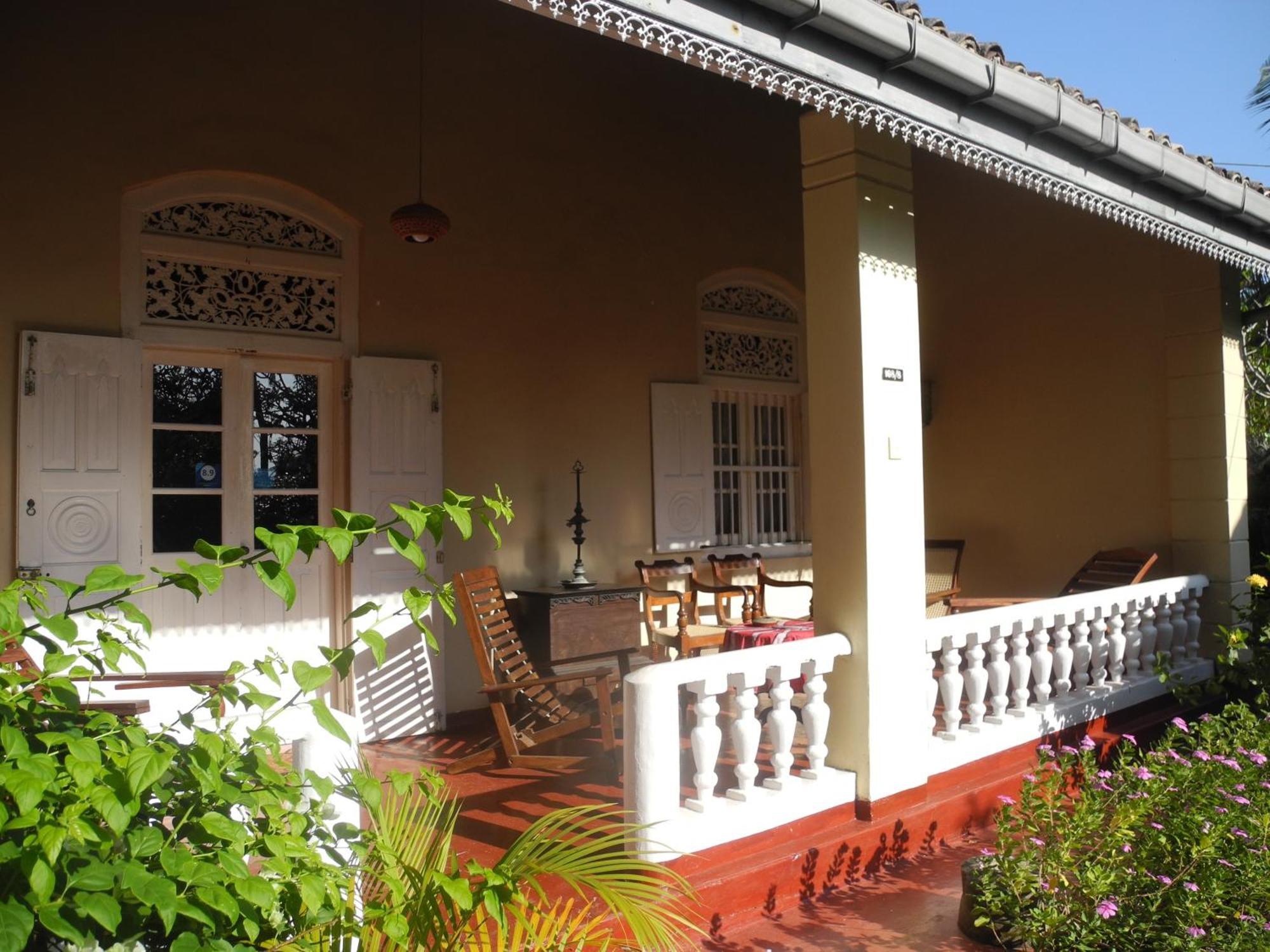Top Of The Hill Guesthouse Велигама Экстерьер фото