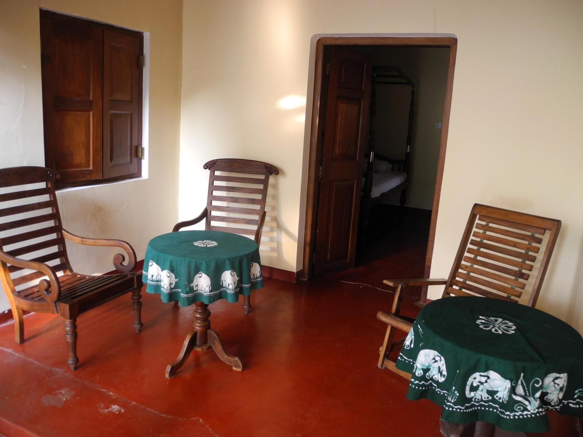 Top Of The Hill Guesthouse Велигама Экстерьер фото
