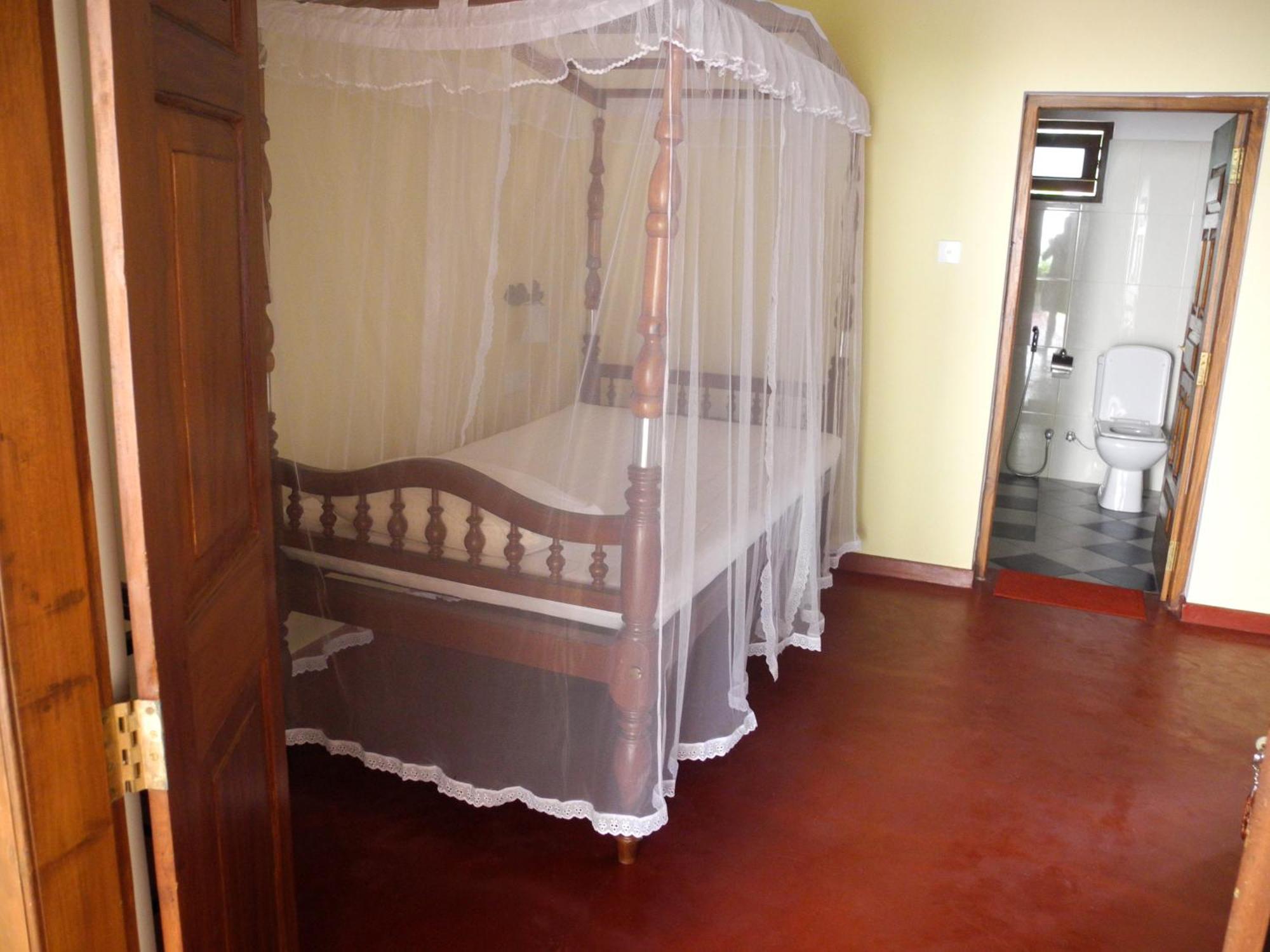 Top Of The Hill Guesthouse Велигама Экстерьер фото