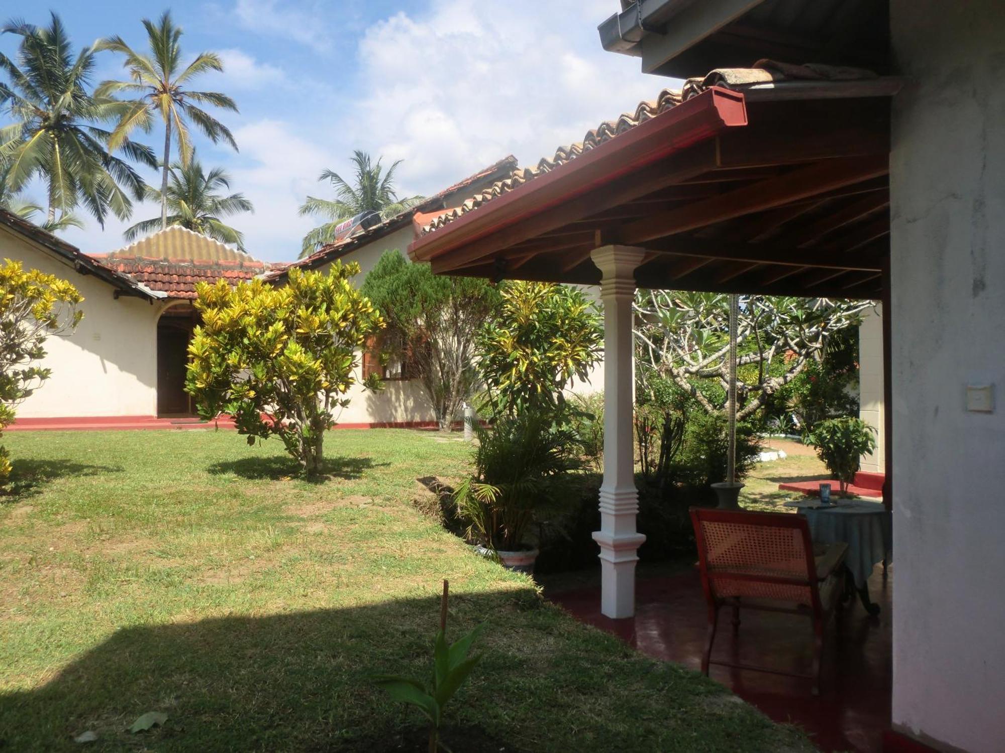 Top Of The Hill Guesthouse Велигама Экстерьер фото