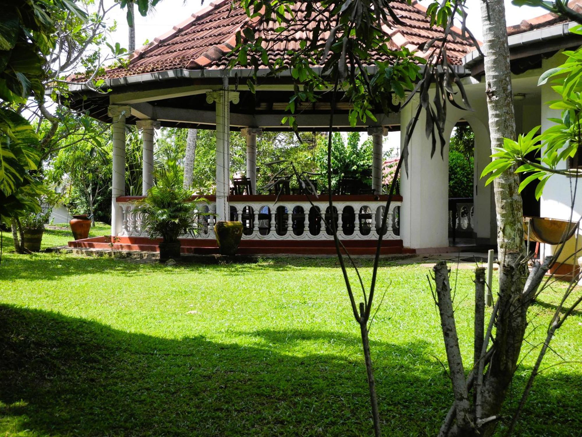 Top Of The Hill Guesthouse Велигама Экстерьер фото