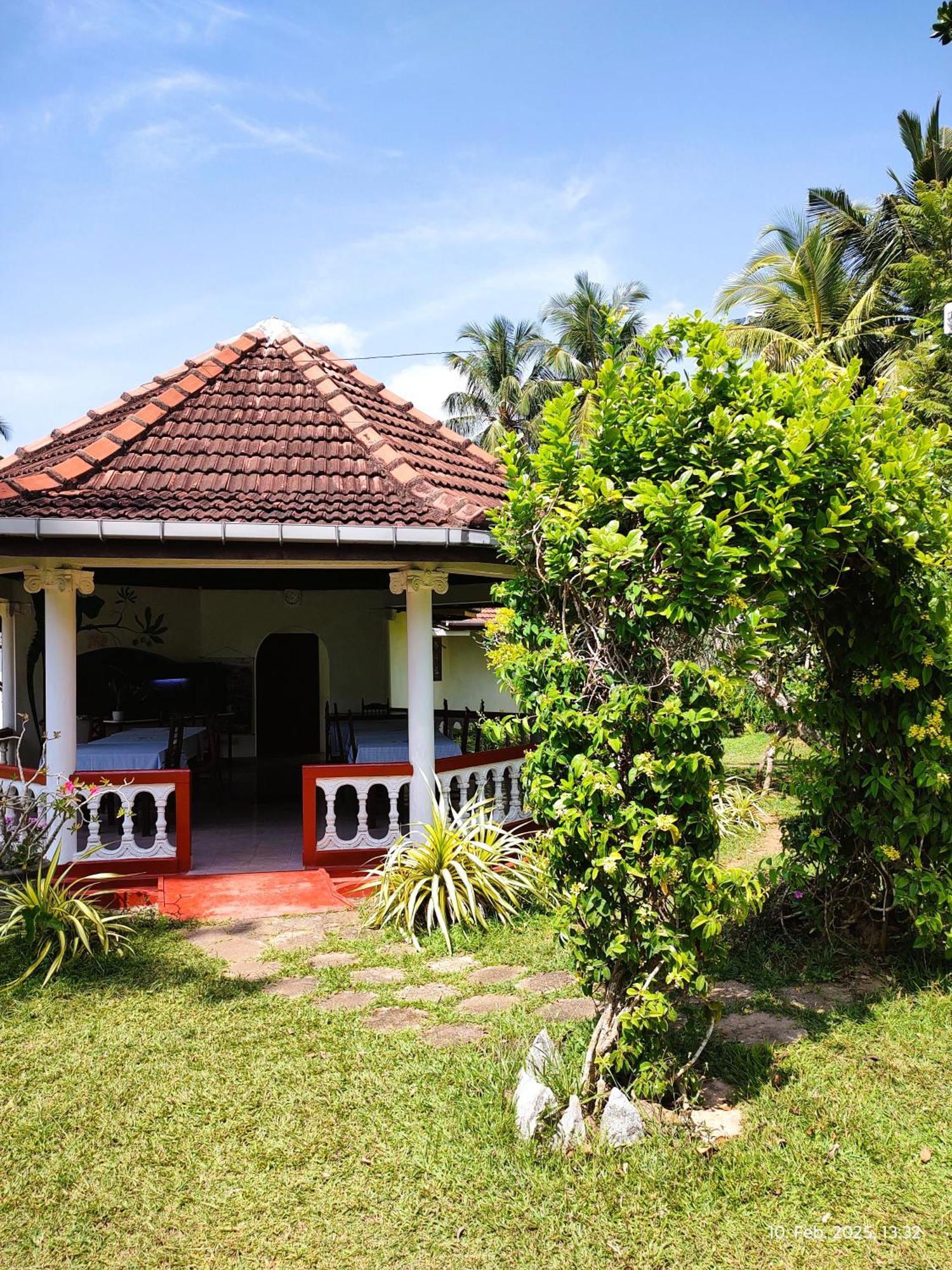 Top Of The Hill Guesthouse Велигама Экстерьер фото