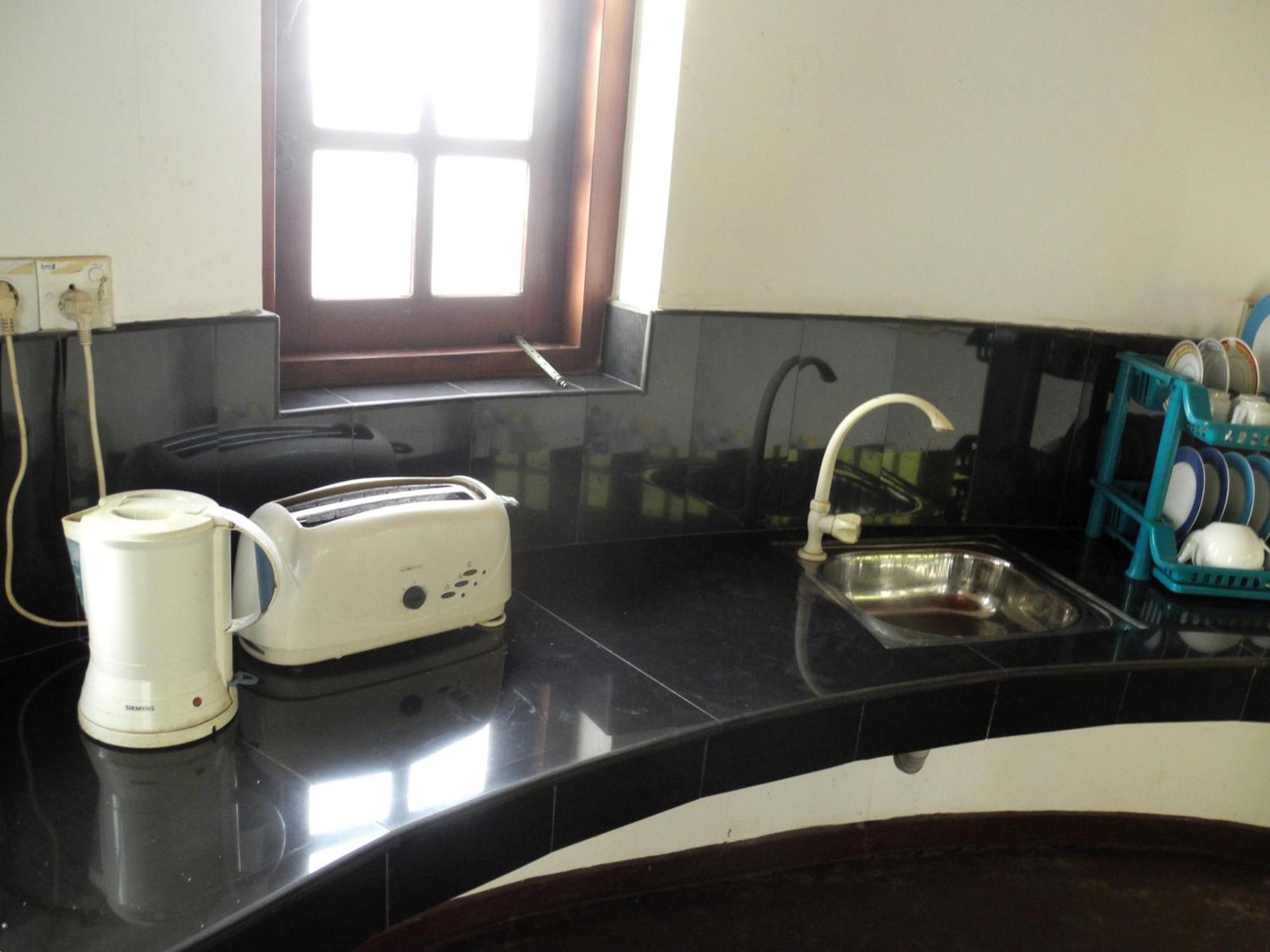 Top Of The Hill Guesthouse Велигама Экстерьер фото