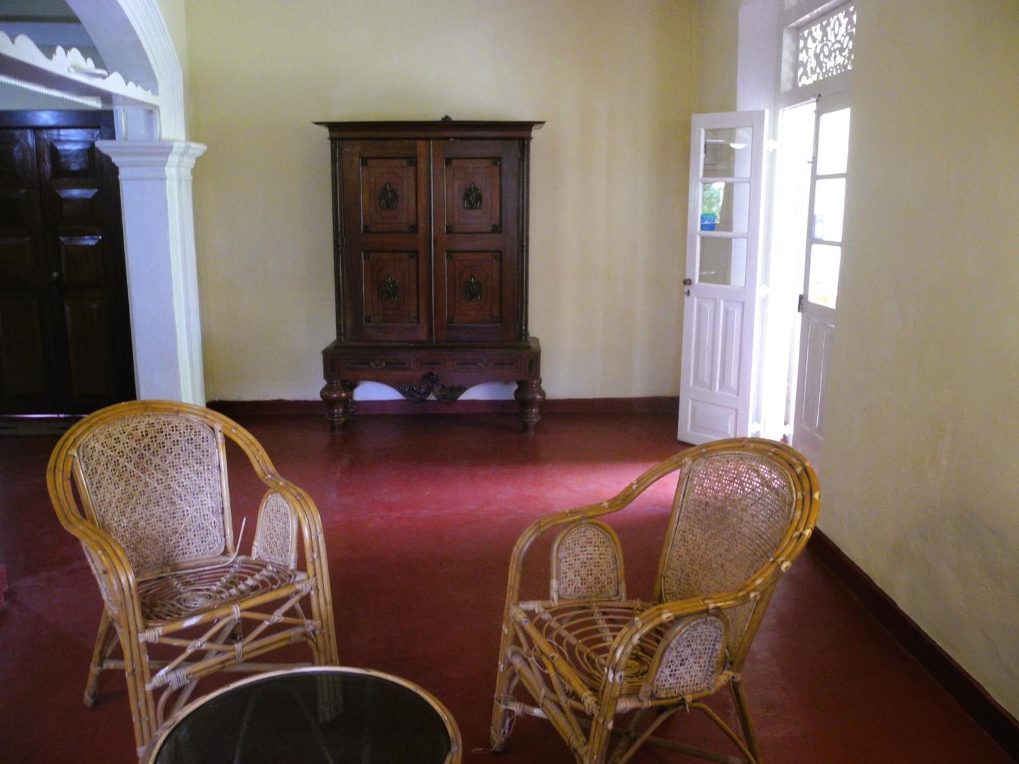 Top Of The Hill Guesthouse Велигама Экстерьер фото
