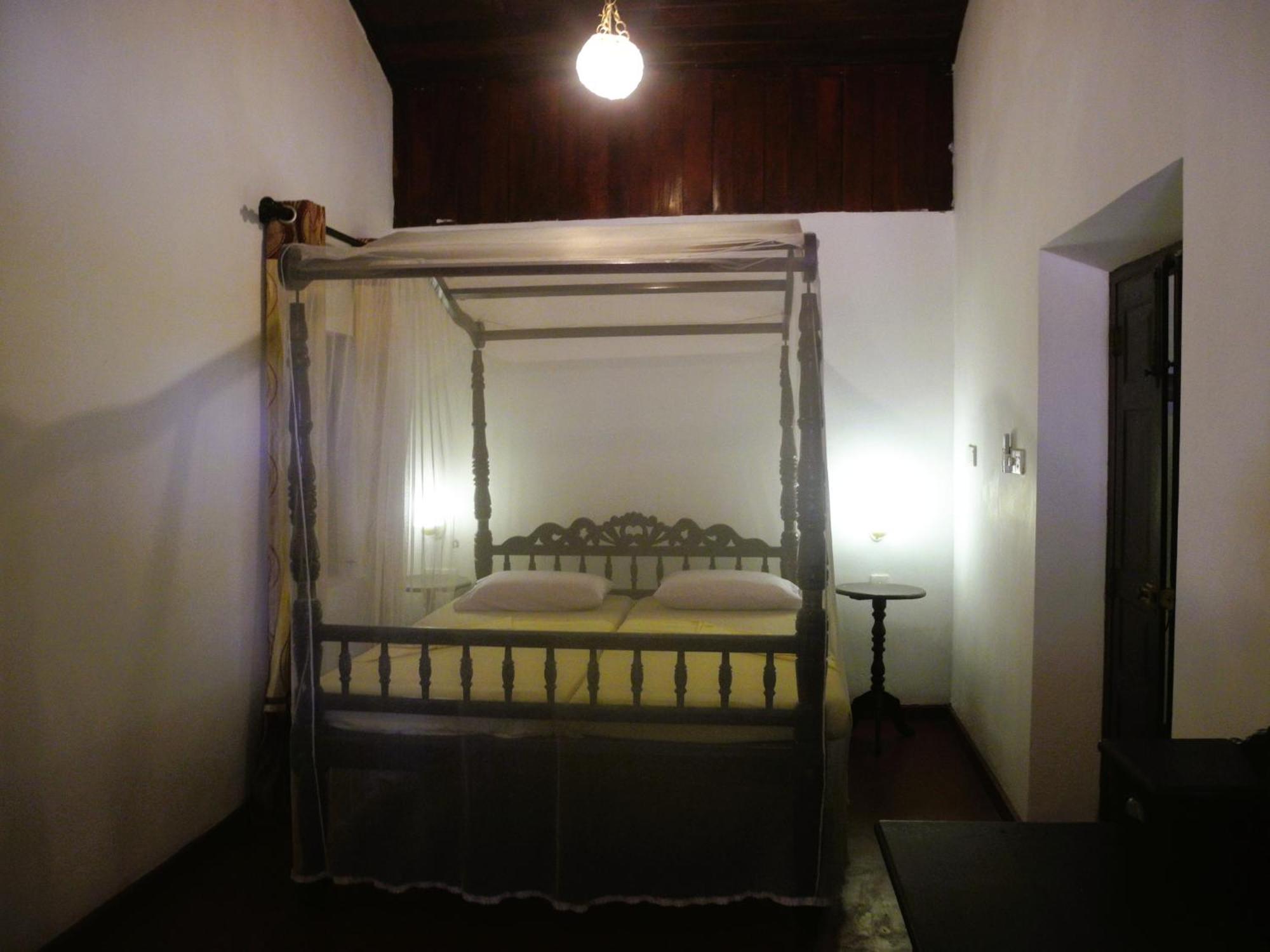 Top Of The Hill Guesthouse Велигама Экстерьер фото