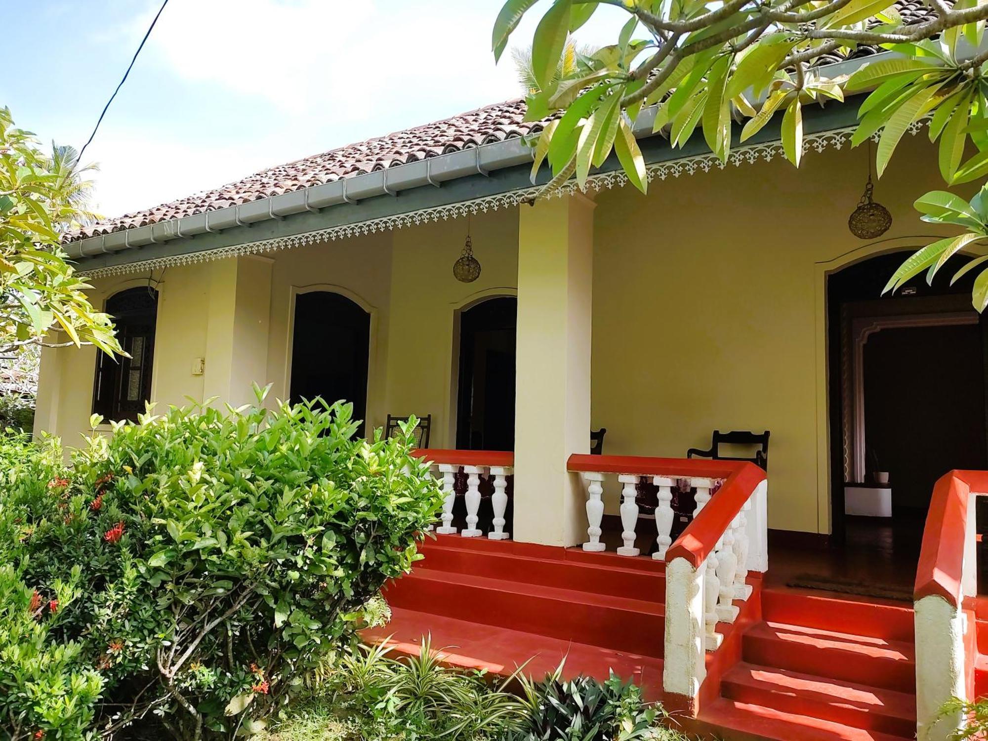 Top Of The Hill Guesthouse Велигама Экстерьер фото