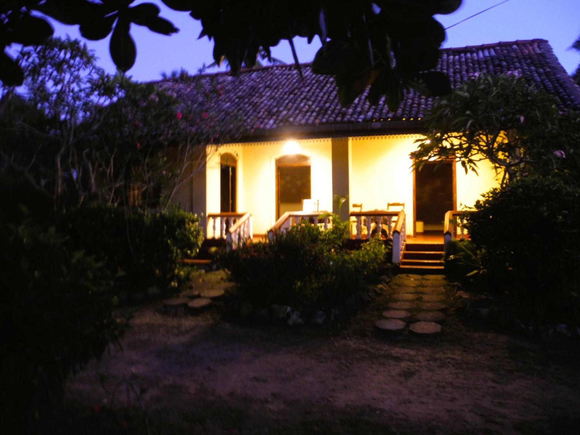 Top Of The Hill Guesthouse Велигама Экстерьер фото
