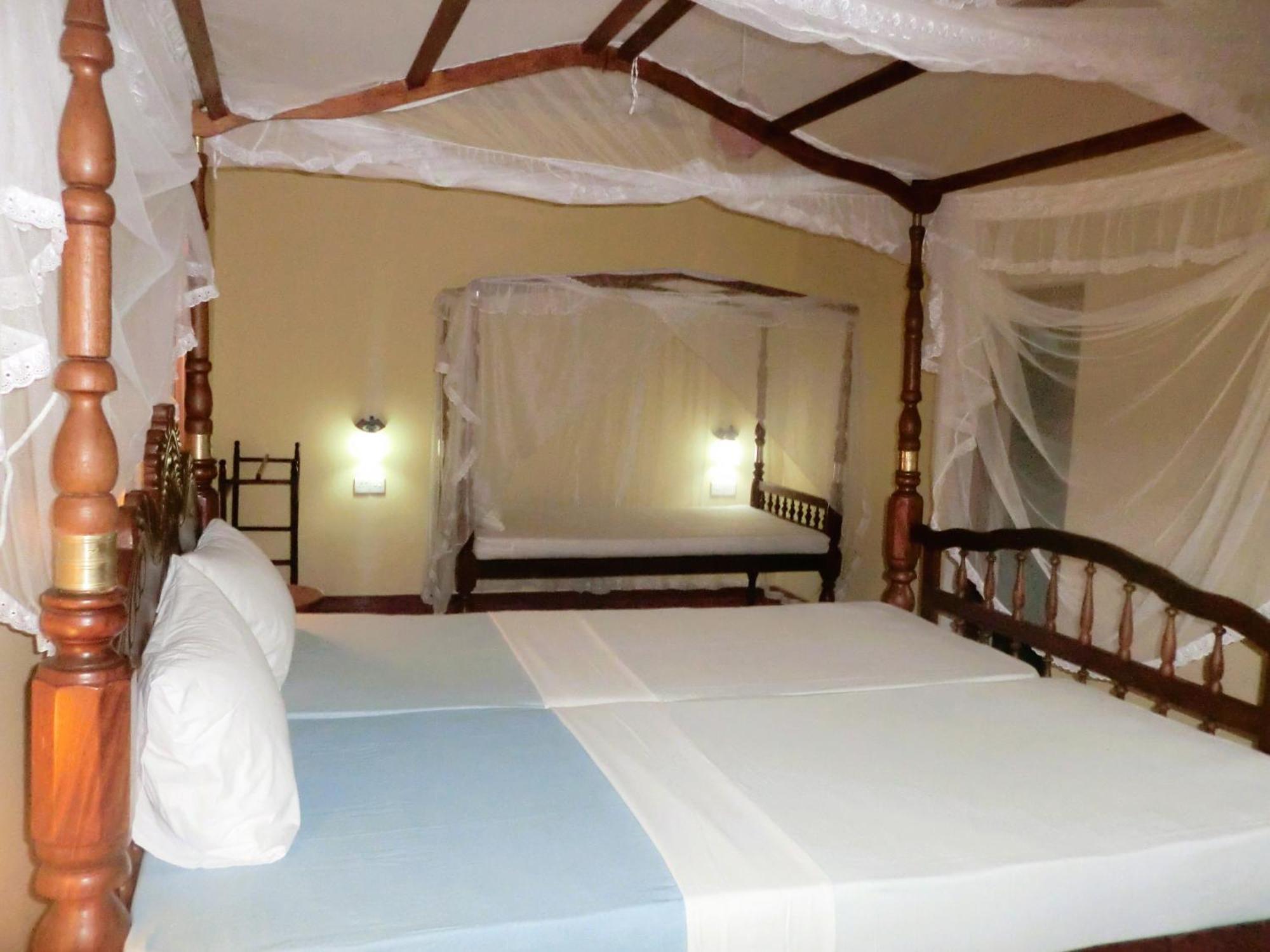 Top Of The Hill Guesthouse Велигама Экстерьер фото