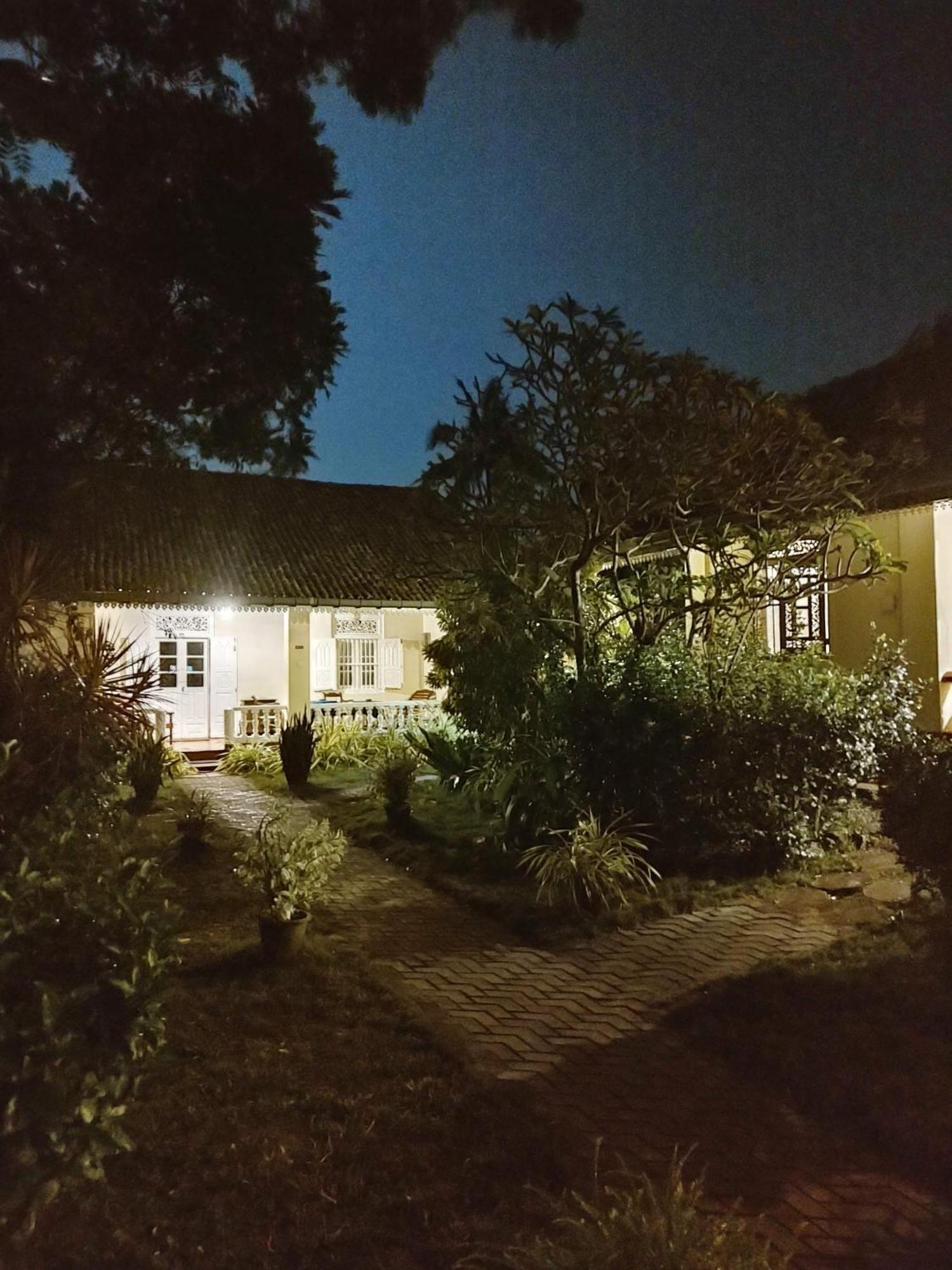Top Of The Hill Guesthouse Велигама Экстерьер фото